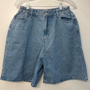NWOT Light Wash Baggy Denim Shorts